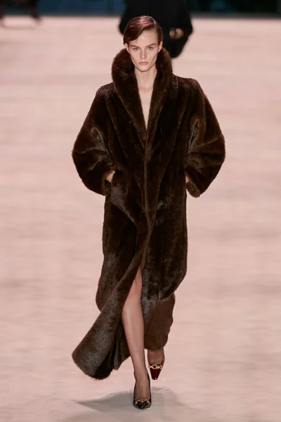 Look 10